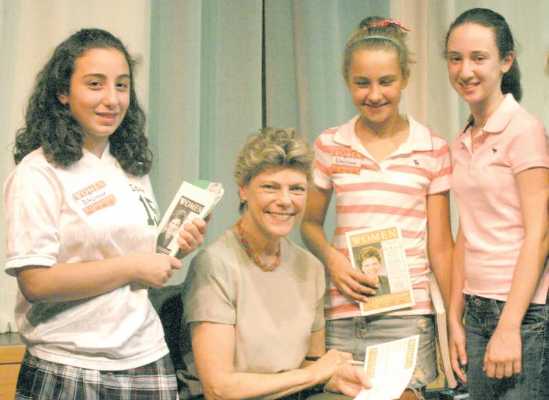 Cokie Roberts with students at Stuart Country Day School